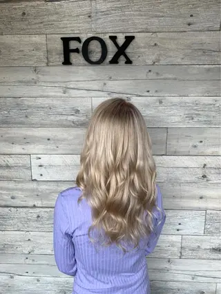 ミディアム Rlino所属・ﾊｲﾗｲﾄ/ﾚｲﾔｰ ｶｯﾄ/大嶽謙のヘアスタイル