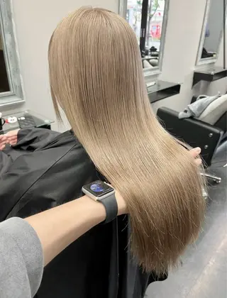 セミロング BALE所属・祥華(さちか)／透 明感カラー／髪質改善のヘアスタイル