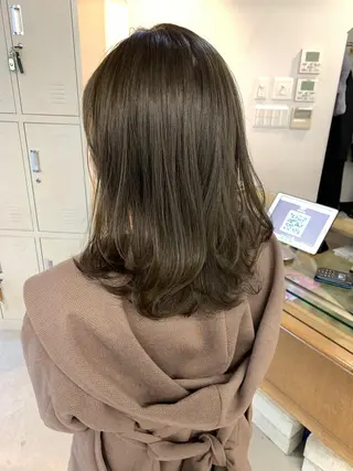 ミディアム カラー LEBEN所属・leben serikaのヘアスタイル