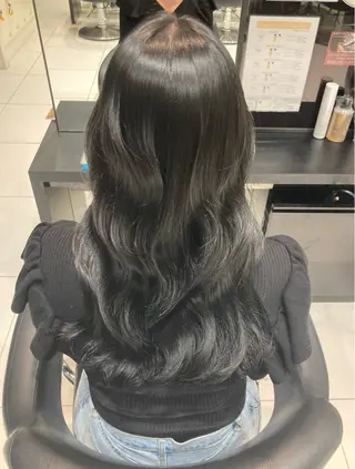 ロング 山中 彩華のヘアスタイル