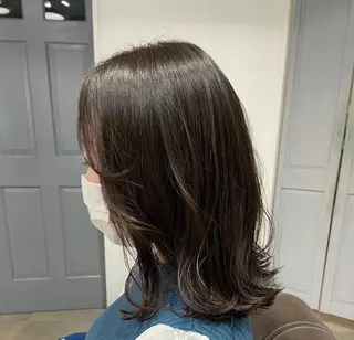 ミディアム 安岡美咲✂︎ 艶カラー/髪質改善のヘアスタイル
