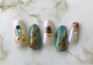 ミディアム ネイル サロンku'u所属・salon kuuのネイルデザイン