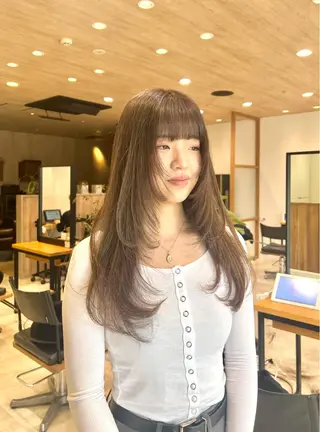 ロング Oasisgarden所属・レイヤー/ブリーチ MOMOのヘアスタイル