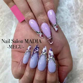 ネイル MADIA藤沢所属・MADIA MEGUのネイルデザイン