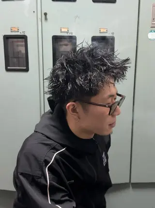 ショート パーマ メンズ 金山 慎吾のヘアスタイル