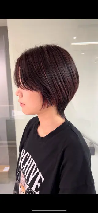 ショート TOMOYAレイヤー ブリーチ縮毛矯正のヘアスタイル