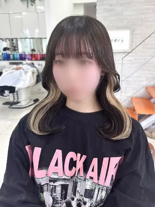 セミロング カラー 岩戸優奈 束感まつげ ピンク/ベージュのヘアスタイル