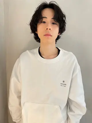 メンズ 前髪パーマ/割れ癖 /レイヤー/駅近のヘアスタイル
