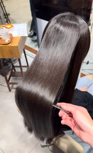 セミロング esse大阪茶屋町店所属・レイヤーカット 新井田陽寿のヘアスタイル