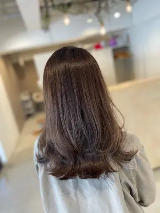 セミロング カラー 中原 栞奈のヘアスタイル