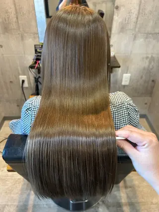 ロング カラー Nagi レイヤー ハイトーンのヘアスタイル