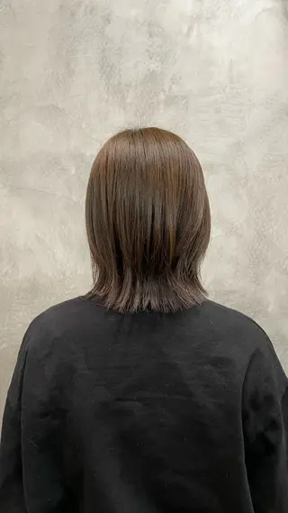 ミディアム カラー 星野 千智のヘアスタイル