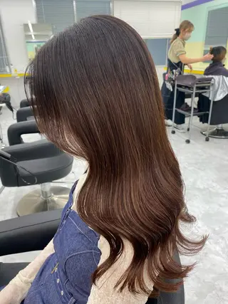 セミロング カラー パーマ ヘアアレンジ マツエク・マツパ linette所属・🐩推し活🐩 FUTABA🍒のヘアスタイル