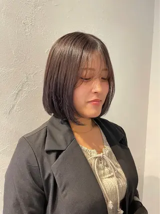 ミディアム カラー ヘアアレンジ mina / 透明感ベージュカラーのヘアスタイル