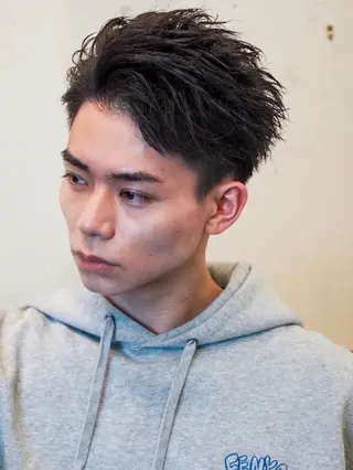 ミディアム ヒロ銀座プレミアムバーバー新宿店所属・髙司 哲伸のヘアスタイル