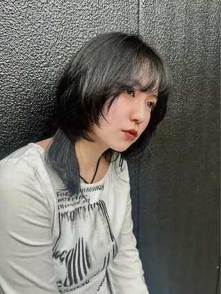 セミロング naito/ブリーチ /エクステ/縮毛のヘアスタイル