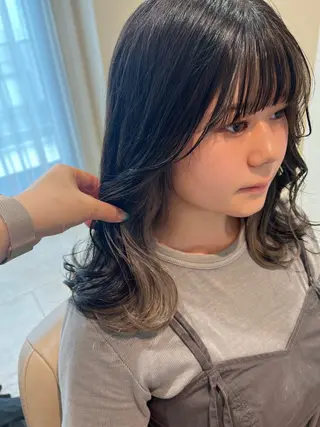 セミロング カラー ノイシキ サキのヘアスタイル