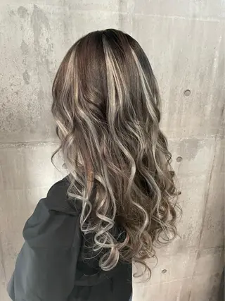 ミディアム Rlino所属・ﾊｲﾗｲﾄ/ﾚｲﾔｰ ｶｯﾄ/大嶽謙のヘアスタイル