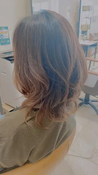 ミディアム 横田 まおのヘアスタイル
