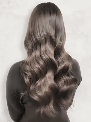 ミディアム カラー アースセンター南所属・大引 優のヘアスタイル