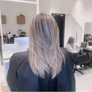 ロング カラー オフホワイトアンドなんば所属・福西 洋斗のヘアスタイル