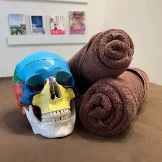 美容鍼×小顔×姿勢× ブライダル整体のエステ・リラクイメージ