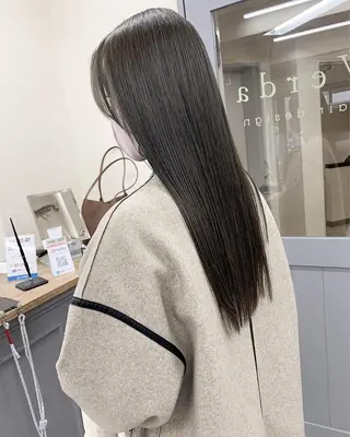 セミロング ブリーチなしダブルカ ラー🩶manamiのヘアスタイル