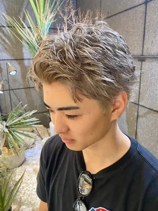 カラー メンズ 酸スト/フェザー パーマ/三谷海斗のヘアスタイル