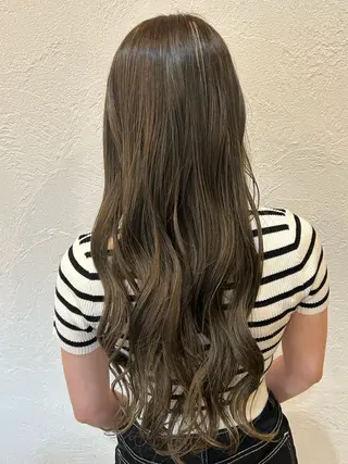 ロング カラー 福本 菜緒のヘアスタイル