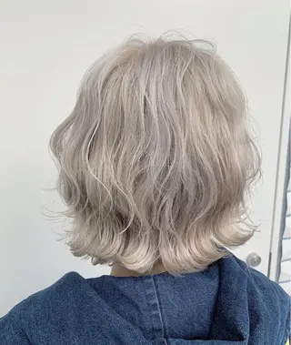 ショート カラー 🌈艶ハイトーン🌈 心を込めます🤝涼介のヘアスタイル