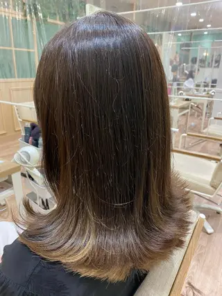 セミロング 金山 友香🕊のヘアスタイル