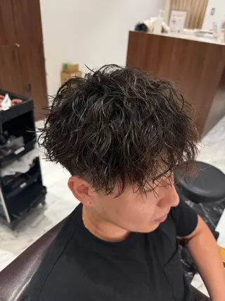 パーマ ウォーレントリコミ ニューヨーク所属・メンズ特化 北爪 龍一のヘアスタイル