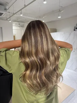 ロング YOLO 渋谷 RIONAのヘアスタイル