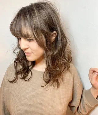 セミロング カラー m ā l o. マァロのヘアスタイル