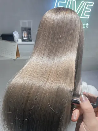 ロング カラー ikuma/ ミルクティーのヘアスタイル