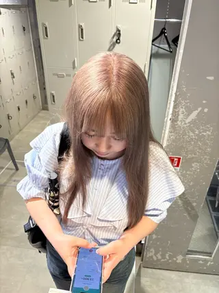 カラー ベージュ／ピンク【く すみカラー】レイヤーのヘアスタイル