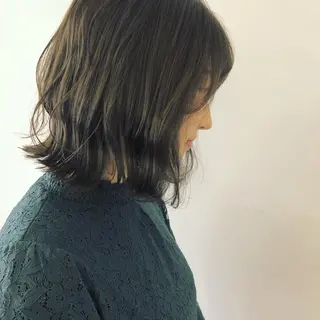 ミディアム カラー 青とそら いしざかのヘアスタイル