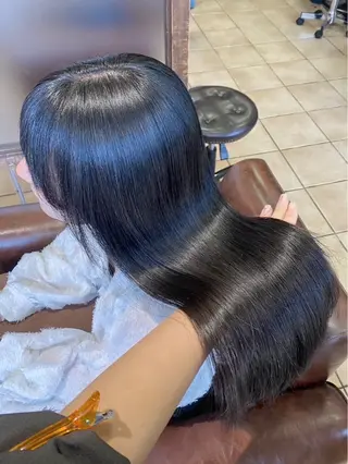 ロング カラー CLOVER学園前所属・鶴井 地のヘアスタイル