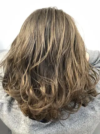 ミディアム カラー 岡田 拓也のヘアスタイル