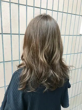 セミロング カラー ヘアメイクアース浦和店所属・【白髪ぼかし】 矢内　夏輝のヘアスタイル