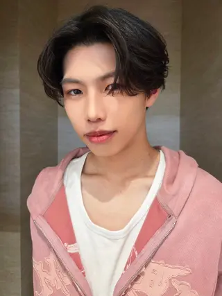 メンズ メンズ ヘアメイク ハイトーン キャロのヘアスタイル