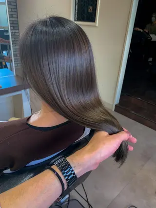 ロング Uni.所属・地毛風ストレート/ 髪質改善/榎本流行のヘアスタイル