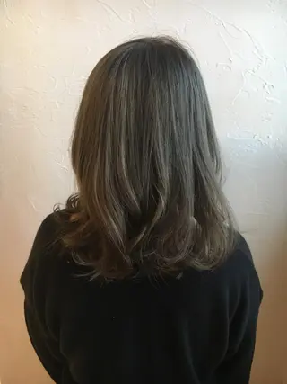 セミロング カラー Aust hair Mico（オースト ヘアー ミコ)所属・TOMOKO 髪質改善💫縮毛矯正のヘアスタイル