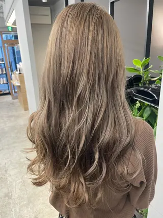 セミロング SAEKI【ior 】北千住店ブリーチのヘアスタイル