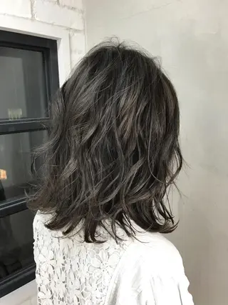 ショート TOMOYAレイヤー ブリーチ縮毛矯正のヘアスタイル