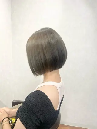 ミディアム カラー _White所属・ＳＨＩ ＺＵのヘアスタイル