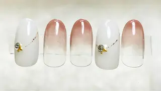 ネイル うる艶♡透明感ネイル Rirashiaのネイルデザイン