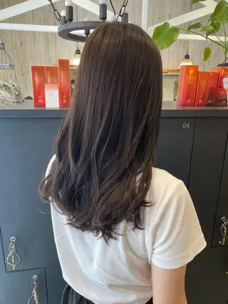 ミディアム カラー 細沼 葵のヘアスタイル
