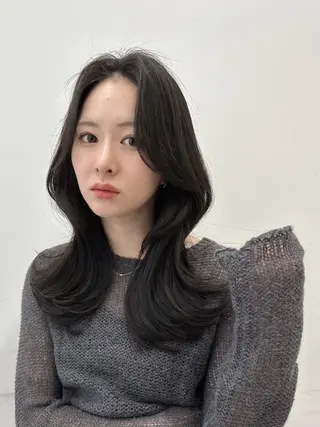 ミディアム カラー レイヤー/顔周り /透明感🩶高橋大のヘアスタイル