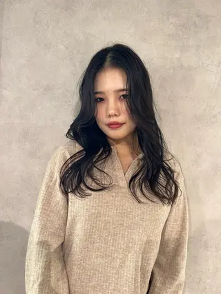 セミロング カラー ayano🍒パーマ 暖色カラーのヘアスタイル